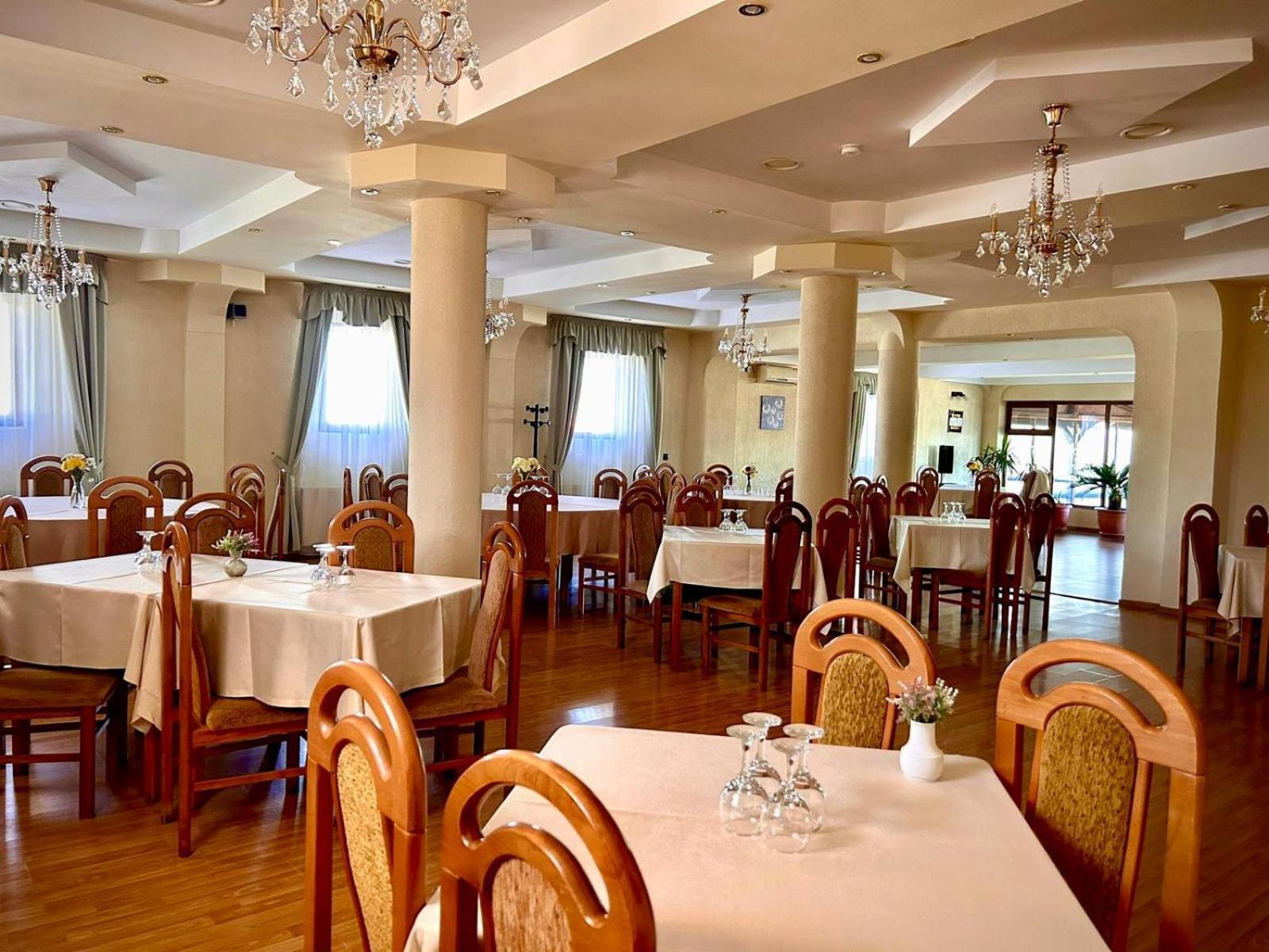 Hotel Levisticum Bacau Exterior photo