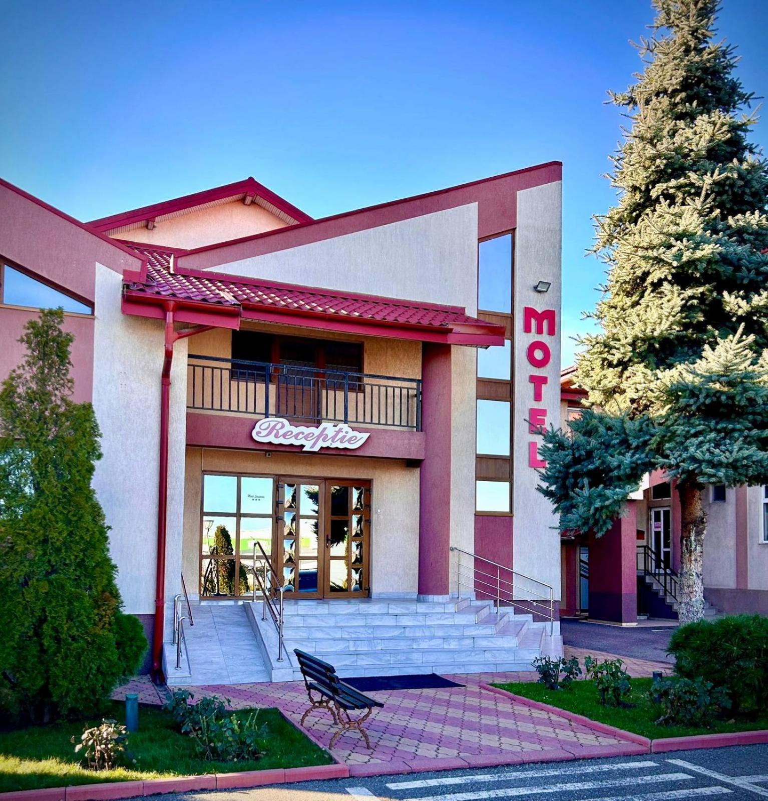 Hotel Levisticum Bacau Exterior photo